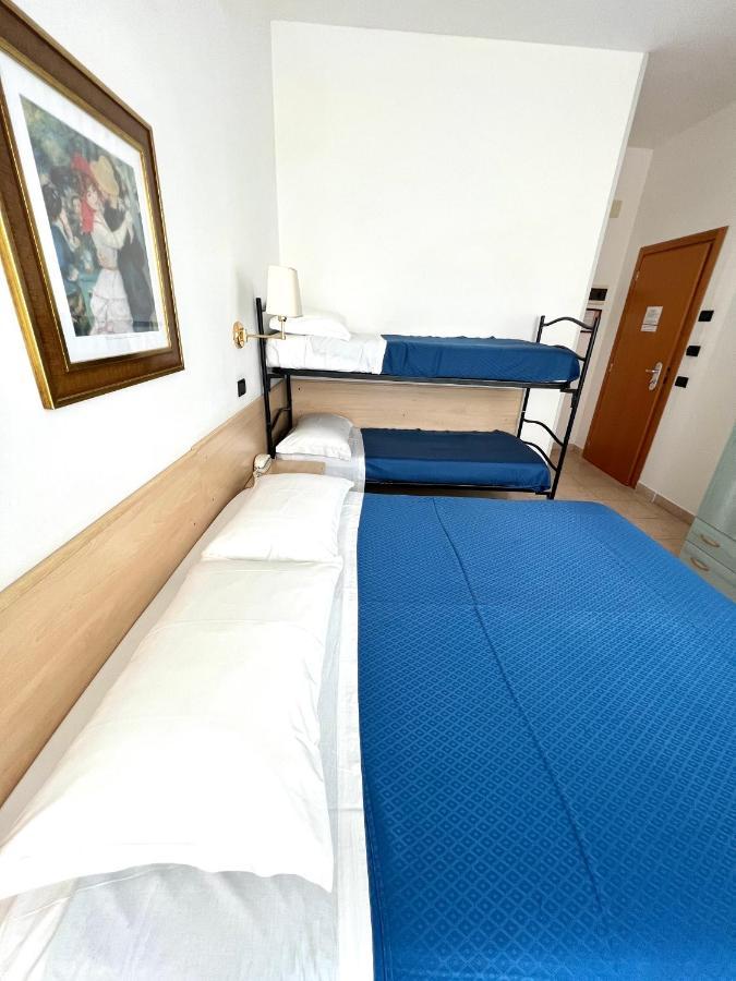 Hotel B&B Montecarlo Milano Marittima Exteriör bild