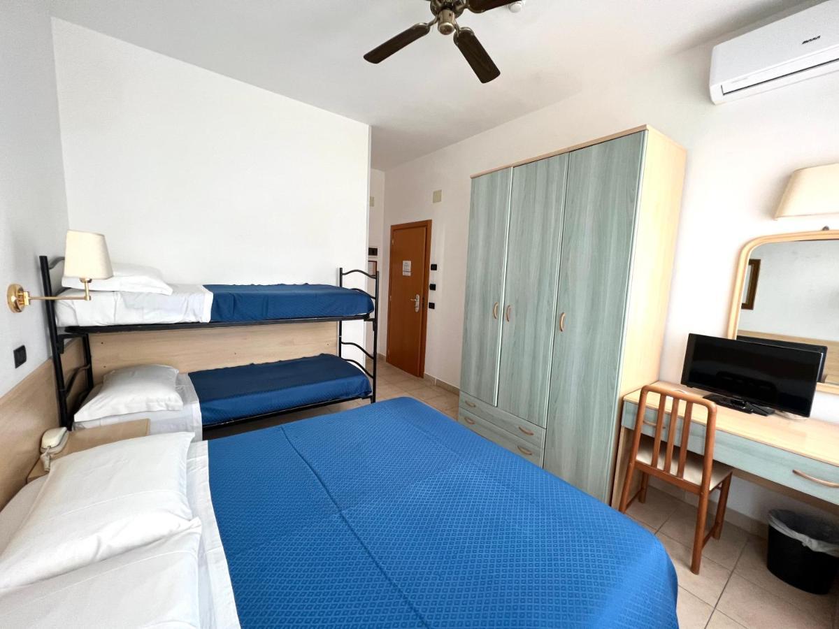 Hotel B&B Montecarlo Milano Marittima Exteriör bild