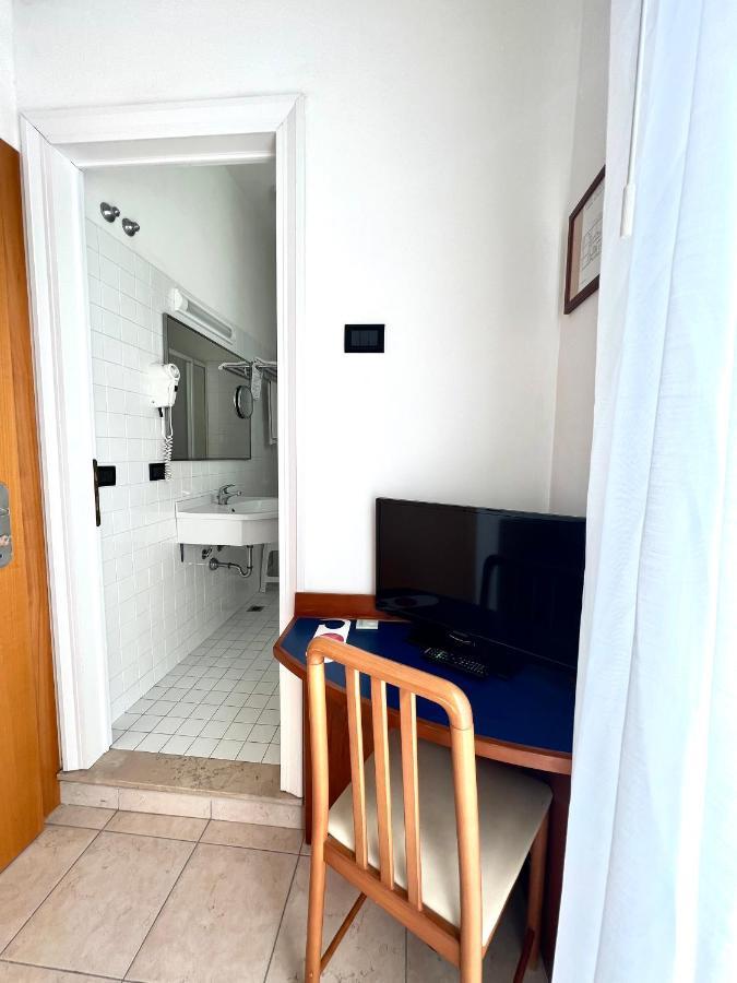 Hotel B&B Montecarlo Milano Marittima Exteriör bild