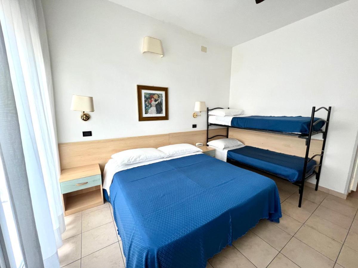 Hotel B&B Montecarlo Milano Marittima Exteriör bild