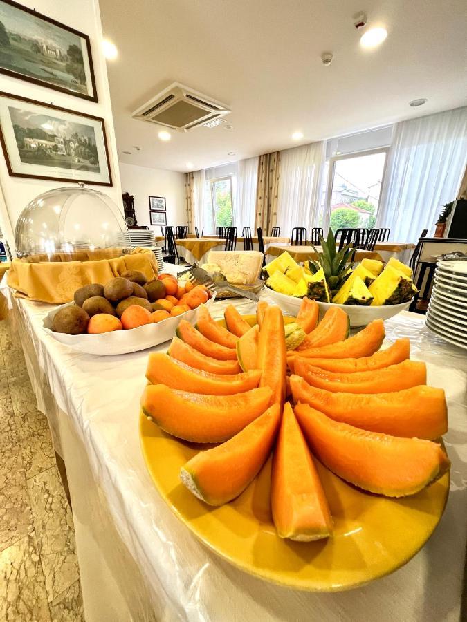 Hotel B&B Montecarlo Milano Marittima Exteriör bild