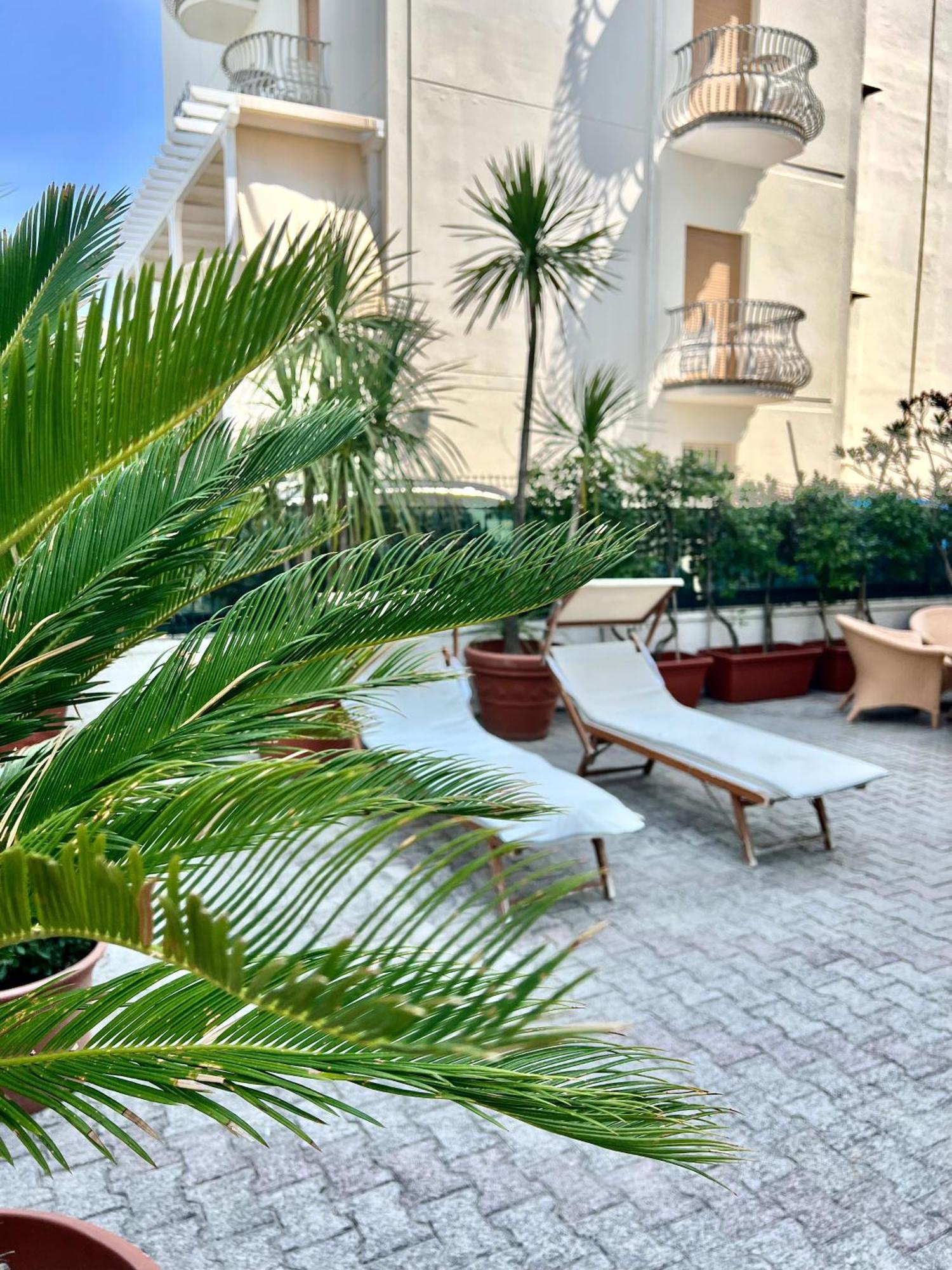 Hotel B&B Montecarlo Milano Marittima Exteriör bild